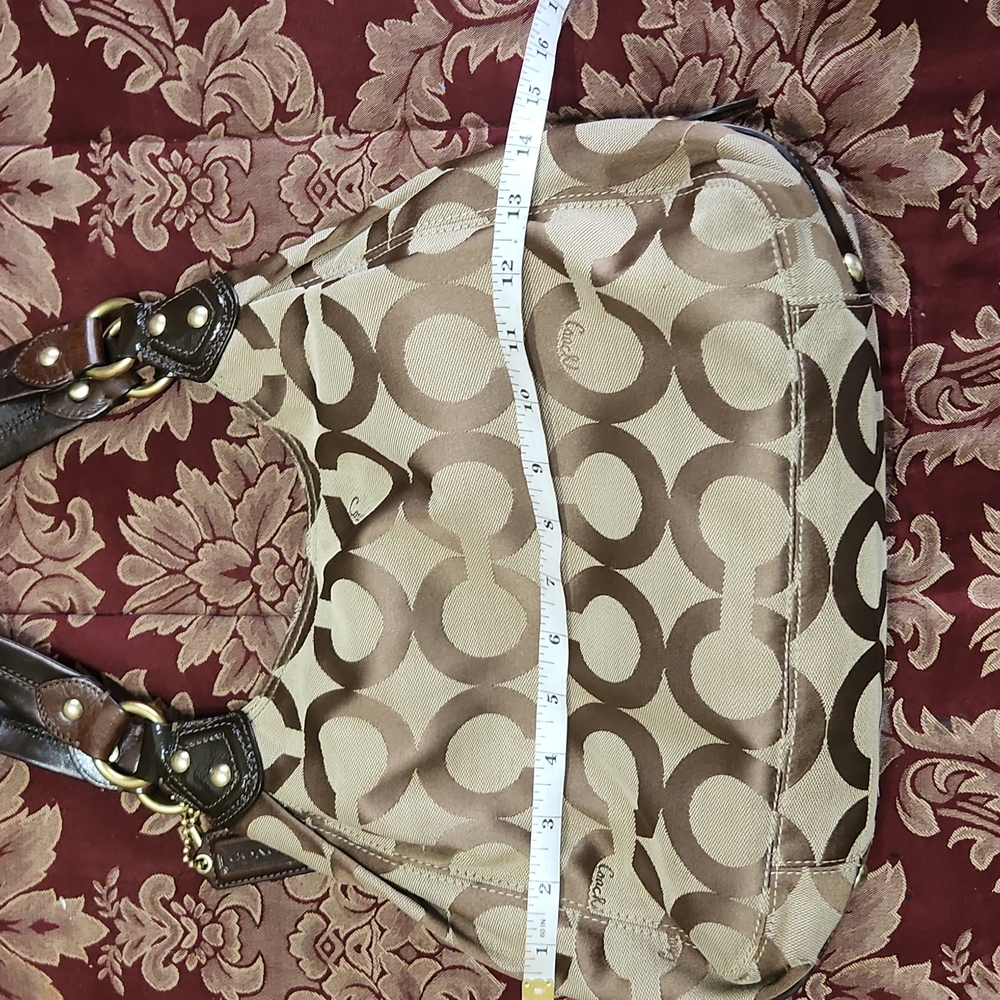Coach Madison Maggy Shoulder Bag Witj Gold Hardware - Picture 12 of 13